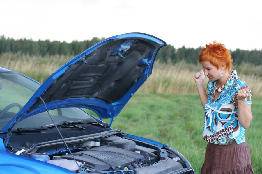 Photo-gals-car-broke-down
