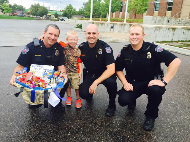 thank-a-police-officer_1442784698775_24187338_ver1.0_640_480